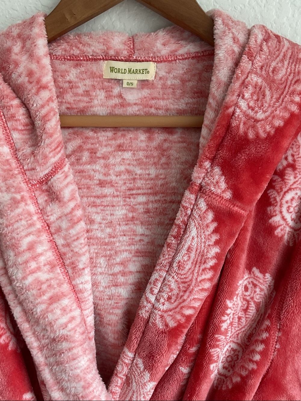WORLD MARKET Coral and White Reversible Hooded Plush Robe | OS - Picture 4 of 7